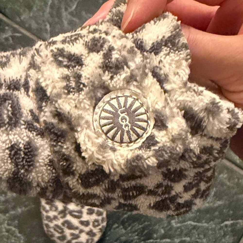 UGG Kids Leopard Print Plush Slippers - Cream and Gray